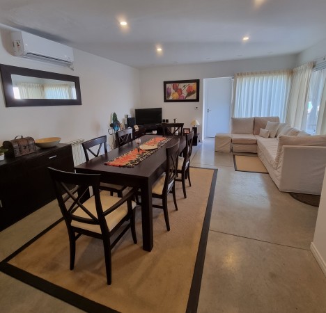 Retasado. Venta EXCELENTE casa barrio Country Los Pasos del Jockey 3 dormitorios. 1 dorm. en planta baja con baño en suite