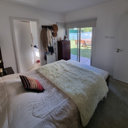 Retasado. Venta EXCELENTE casa barrio Country Los Pasos del Jockey 3 dormitorios. 1 dorm. en planta baja con baño en suite