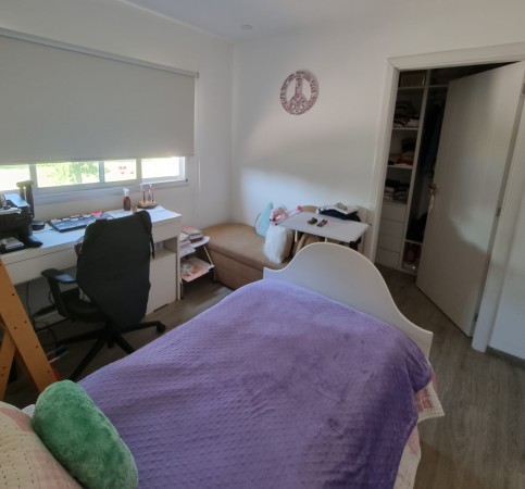 Retasado. Venta EXCELENTE casa barrio Country Los Pasos del Jockey 3 dormitorios. 1 dorm. en planta baja con baño en suite