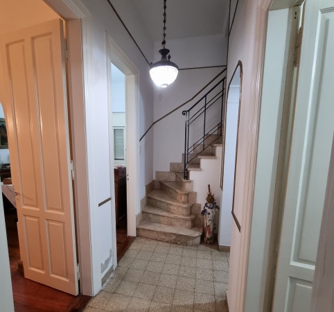 CASA 3 DORMITORIOS EN BARRIO SARMIENTO CON GARAGE Y PATIO