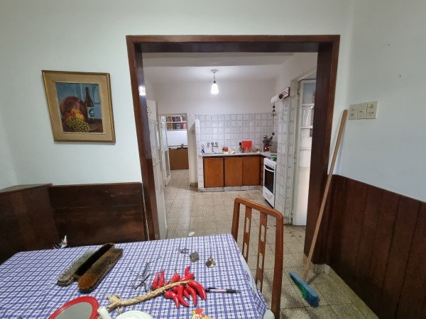 CASA 3 DORMITORIOS EN BARRIO SARMIENTO CON GARAGE Y PATIO