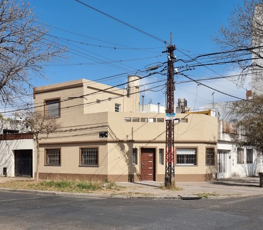 VENTA CASA ECHESORTU 80m2 exclusivos, 2 DORMITORIOS 2 BANOS, TERRAZA CON PARRILLERO