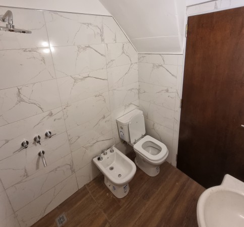 VENTA CASA ECHESORTU 80m2 exclusivos, 2 DORMITORIOS 2 BANOS, TERRAZA CON PARRILLERO