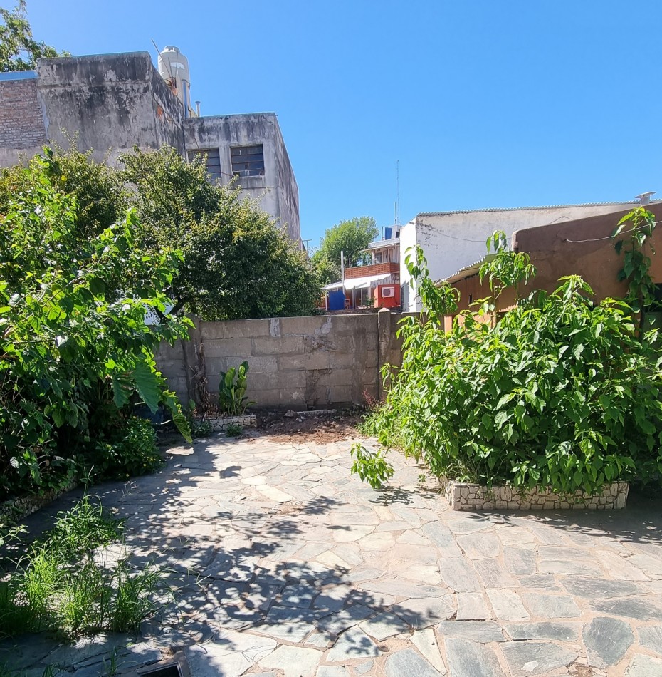 CASA 3 DORMITORIOS EN BARRIO SARMIENTO CON GARAGE Y PATIO