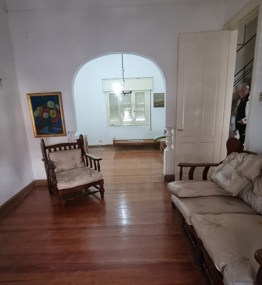 CASA 3 DORMITORIOS EN BARRIO SARMIENTO CON GARAGE Y PATIO