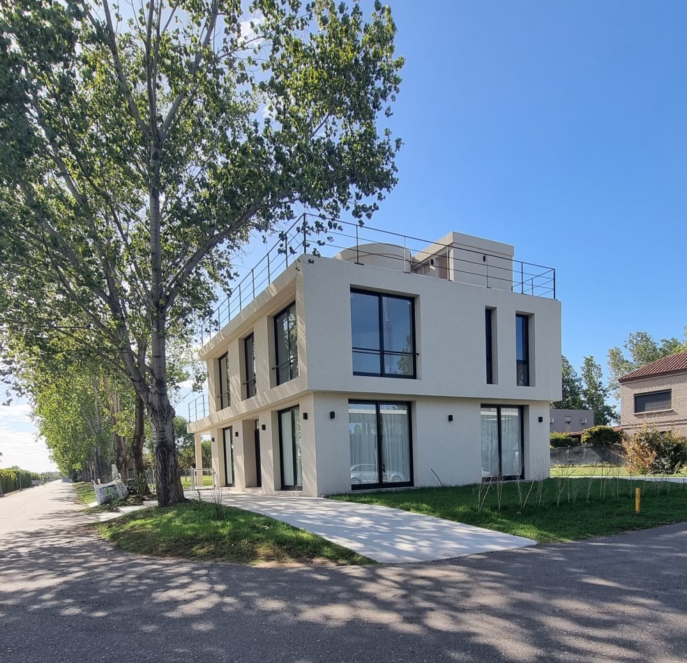 VENTA CASA DE 237m2 EN COUNTRY CERRADO LOS PASOS DEL JOCKEY DE 4 DORMITORIOS