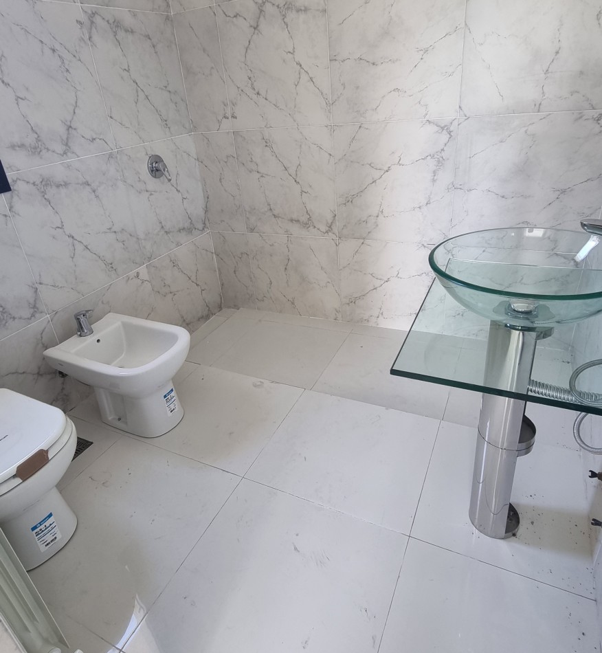 VENTA CASA DE 237m2 EN COUNTRY CERRADO LOS PASOS DEL JOCKEY DE 4 DORMITORIOS