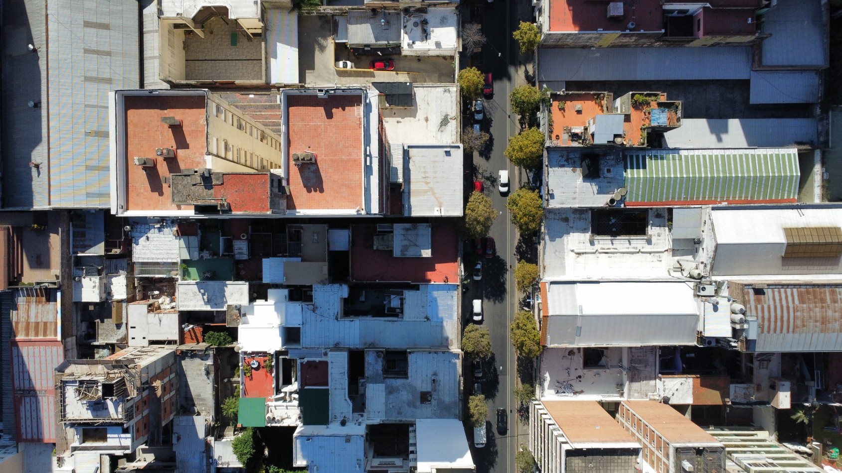 TERRENO ENTRE RIOS 254, APTO EDIFICIO PLANTA BAJA + 8 PISOS. FRENTE ESTE. 230M2. SOLO CONTADO