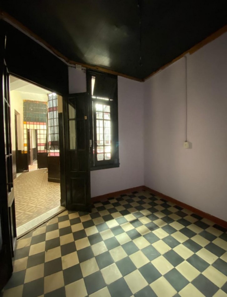 RETASADA !!!!!!  IMPORTANTE CASA LAPRIDA al 800 PLANTA BAJA Y PLANTA ALTA A RECICLAR 