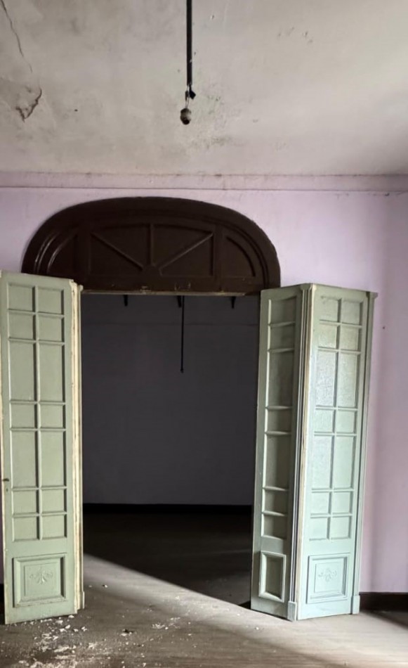 RETASADA !!!!!!  IMPORTANTE CASA LAPRIDA al 800 PLANTA BAJA Y PLANTA ALTA A RECICLAR 