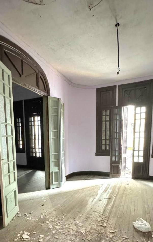 RETASADA !!!!!!  IMPORTANTE CASA LAPRIDA al 800 PLANTA BAJA Y PLANTA ALTA A RECICLAR 