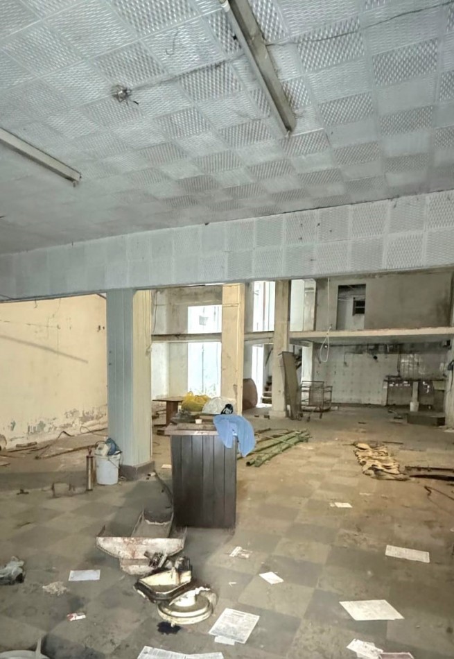 RETASADA !!!!!!  IMPORTANTE CASA LAPRIDA al 800 PLANTA BAJA Y PLANTA ALTA A RECICLAR 