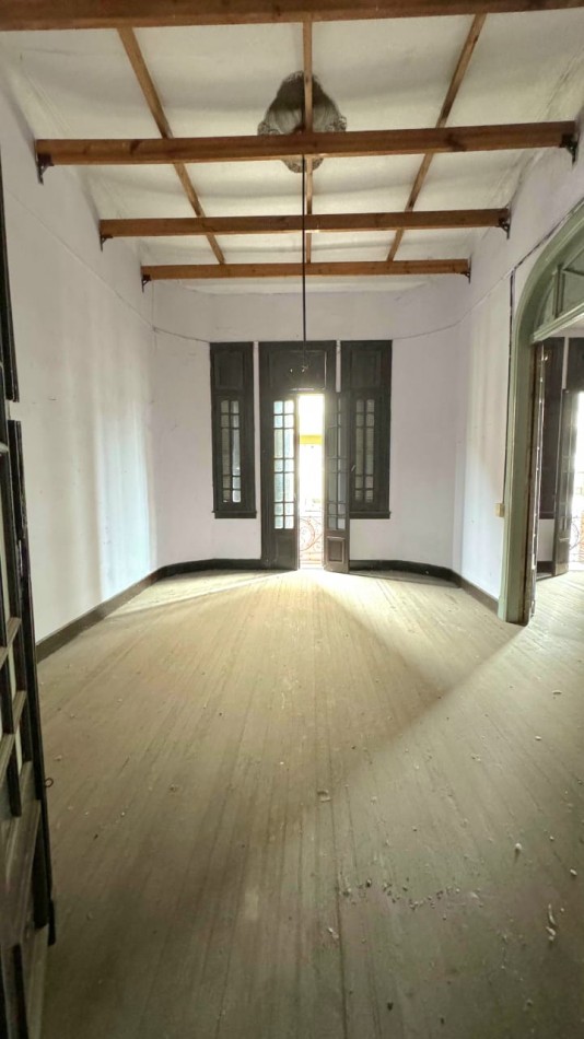 RETASADA !!!!!!  IMPORTANTE CASA LAPRIDA al 800 PLANTA BAJA Y PLANTA ALTA A RECICLAR 