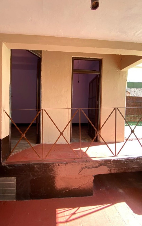 RETASADA !!!!!!  IMPORTANTE CASA LAPRIDA al 800 PLANTA BAJA Y PLANTA ALTA A RECICLAR 