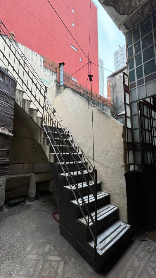 RETASADA !!!!!!  IMPORTANTE CASA LAPRIDA al 800 PLANTA BAJA Y PLANTA ALTA A RECICLAR 