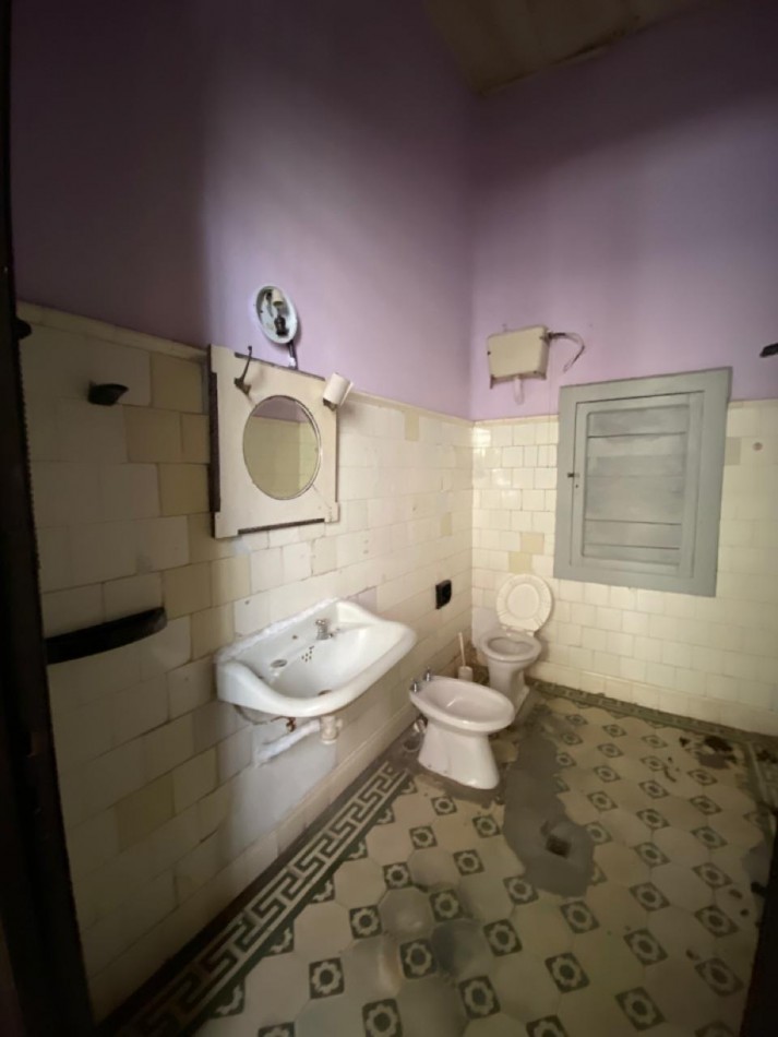 RETASADA !!!!!!  IMPORTANTE CASA LAPRIDA al 800 PLANTA BAJA Y PLANTA ALTA A RECICLAR 