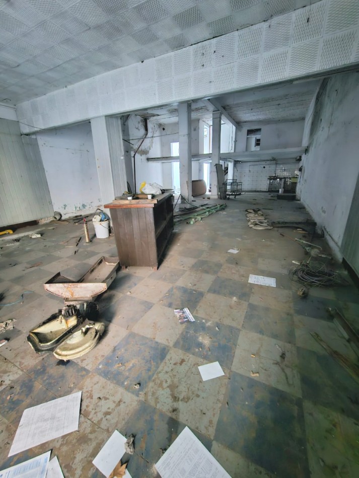 RETASADA !!!!!!  IMPORTANTE CASA LAPRIDA al 800 PLANTA BAJA Y PLANTA ALTA A RECICLAR 