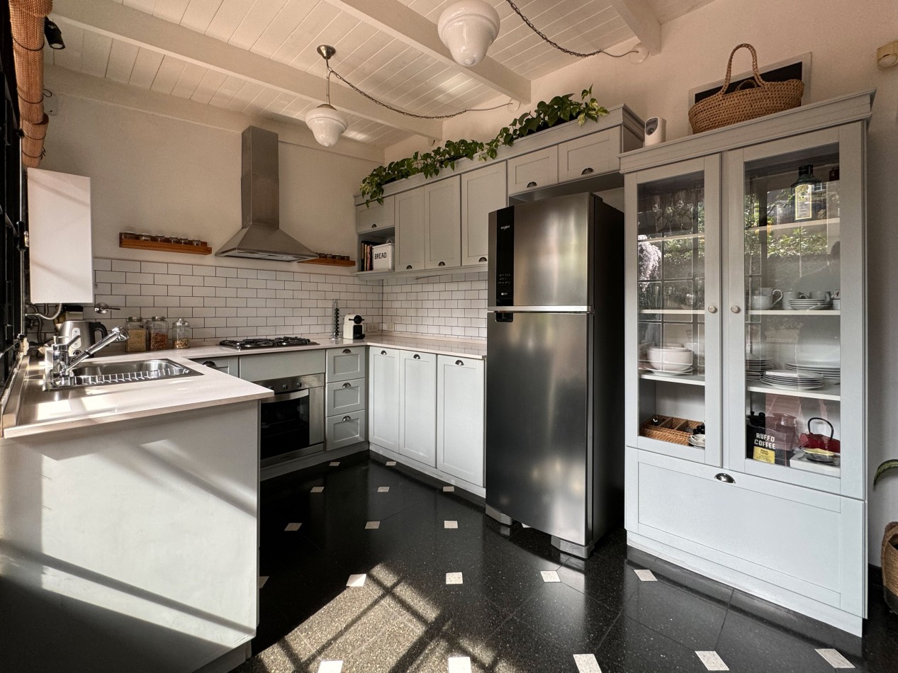 RETASADO  VENTA PASILLO 2 DORMITORIOS IMPECABLE EN REFINERIA 79 m2 exclusivos mas patio con parrillero.