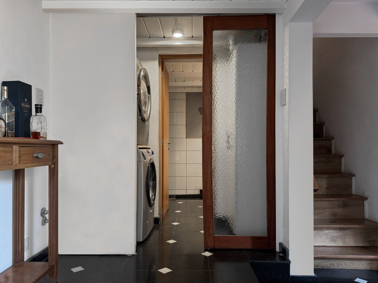 RETASADO  VENTA PASILLO 2 DORMITORIOS IMPECABLE EN REFINERIA 79 m2 exclusivos mas patio con parrillero.