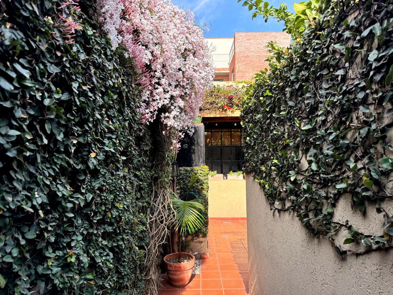 RETASADO  VENTA PASILLO 2 DORMITORIOS IMPECABLE EN REFINERIA 79 m2 exclusivos mas patio con parrillero.