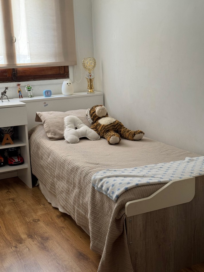 RETASADO  VENTA PASILLO 2 DORMITORIOS IMPECABLE EN REFINERIA 79 m2 exclusivos mas patio con parrillero.