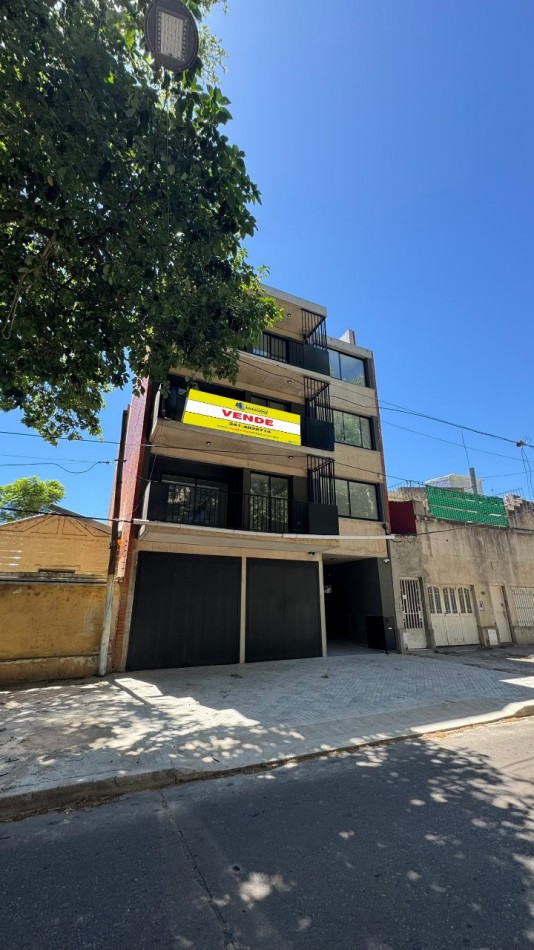 Departamento 2 dormitorios, piso 3 al frente con balcon y COCHERA opcional en Refineria. Con terraza exclusiva de 50m2 US$ 134.000