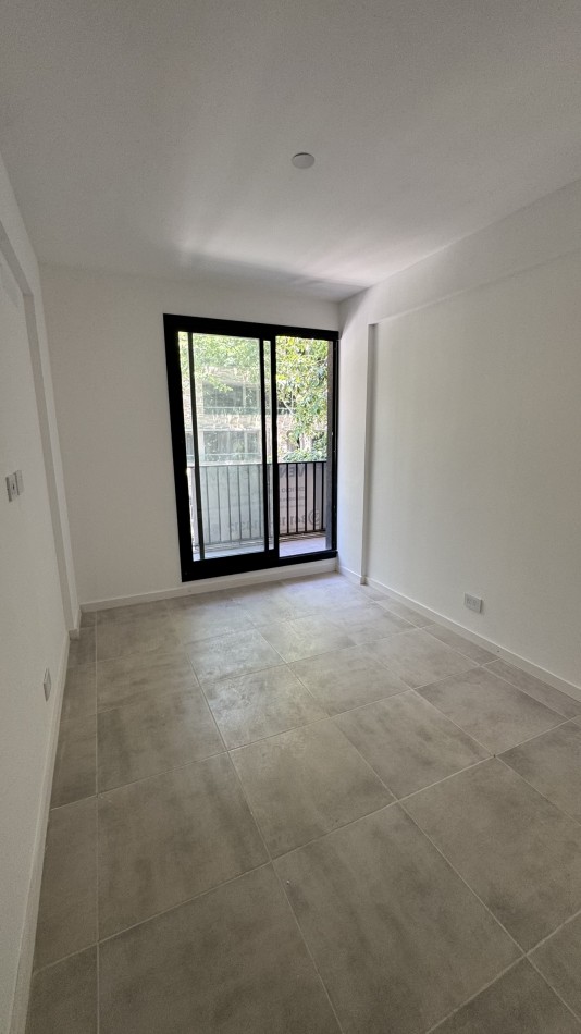 Departamento 2 dormitorios, piso 3 al frente con balcon y COCHERA opcional en Refineria. Con terraza exclusiva de 50m2 US$ 134.000