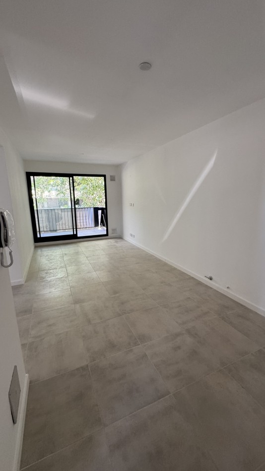 Departamento 2 dormitorios, piso 3 al frente con balcon y COCHERA opcional en Refineria. Con terraza exclusiva de 50m2 US$ 134.000