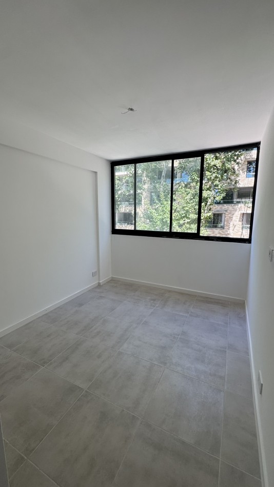 Departamento 2 dormitorios, piso 3 al frente con balcon y COCHERA opcional en Refineria. Con terraza exclusiva de 50m2 US$ 134.000