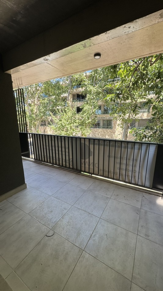 Departamento 2 dormitorios, piso 3 al frente con balcon y COCHERA opcional en Refineria. Con terraza exclusiva de 50m2 US$ 134.000