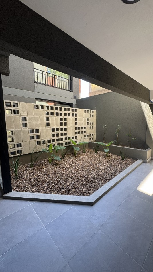 Departamento 2 dormitorios, piso 3 al frente con balcon y COCHERA opcional en Refineria. Con terraza exclusiva de 50m2 US$ 134.000