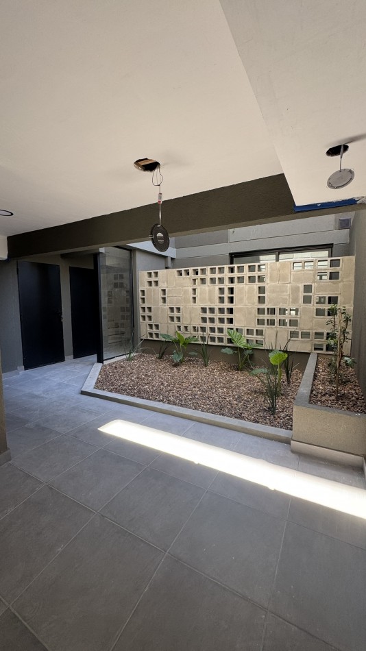 Departamento 2 dormitorios, piso 3 al frente con balcon y COCHERA opcional en Refineria. Con terraza exclusiva de 50m2 US$ 134.000