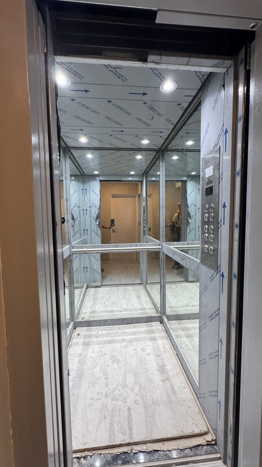 Departamento 2 dormitorios, piso 3 al frente con balcon y COCHERA opcional en Refineria. Con terraza exclusiva de 50m2 US$ 134.000