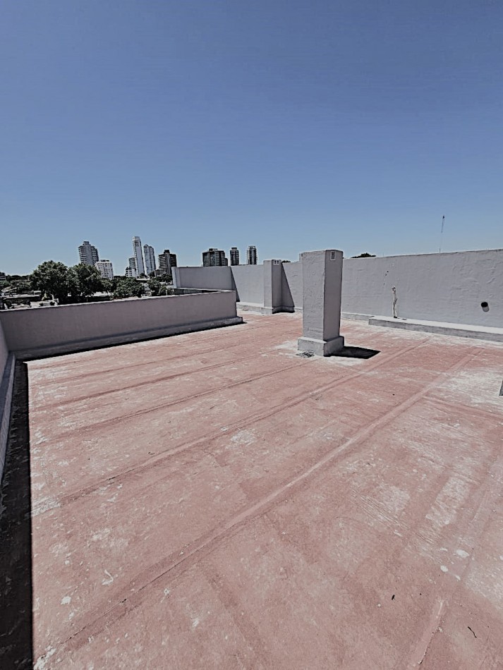 Departamento 2 dormitorios, piso 3 al frente con balcon y COCHERA opcional en Refineria. Con terraza exclusiva de 50m2 US$ 134.000