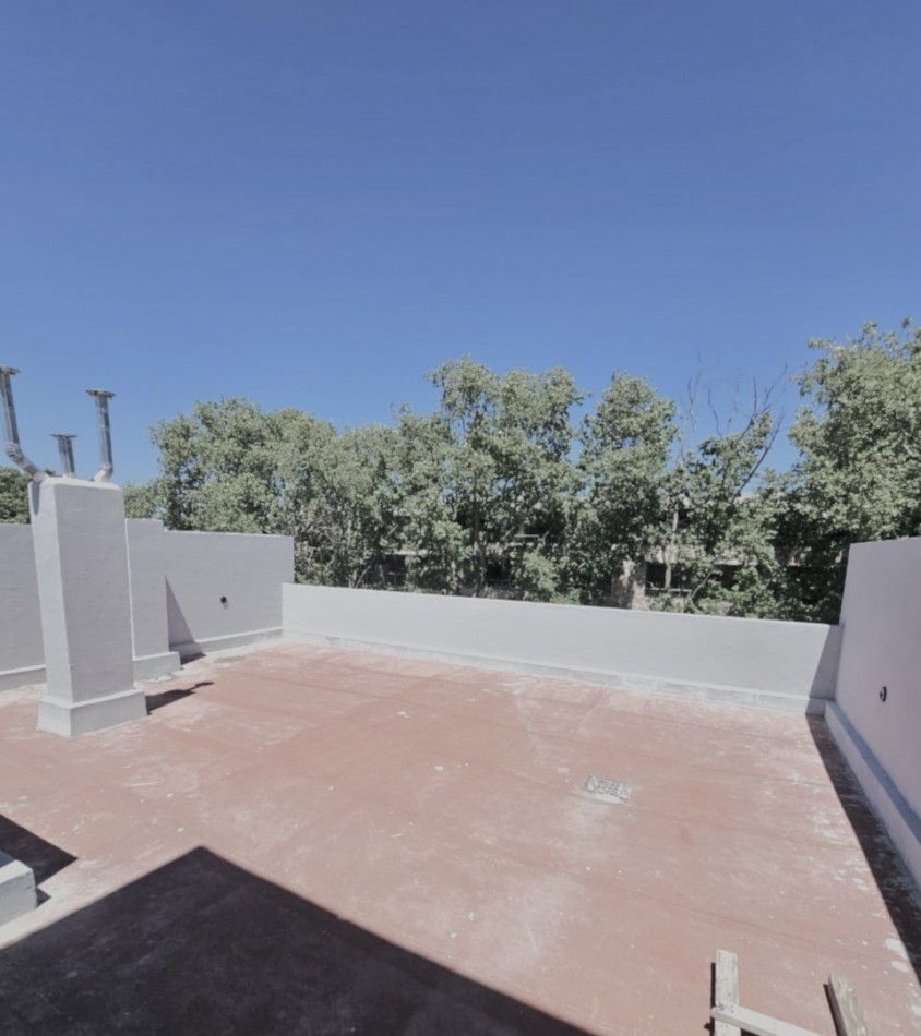 Departamento 2 dormitorios, piso 3 al frente con balcon y COCHERA opcional en Refineria. Con terraza exclusiva de 50m2 US$ 134.000