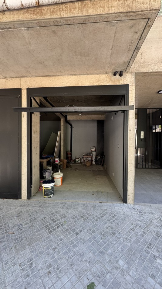 Departamento 2 dormitorios, piso 3 al frente con balcon y COCHERA opcional en Refineria. Con terraza exclusiva de 50m2 US$ 134.000