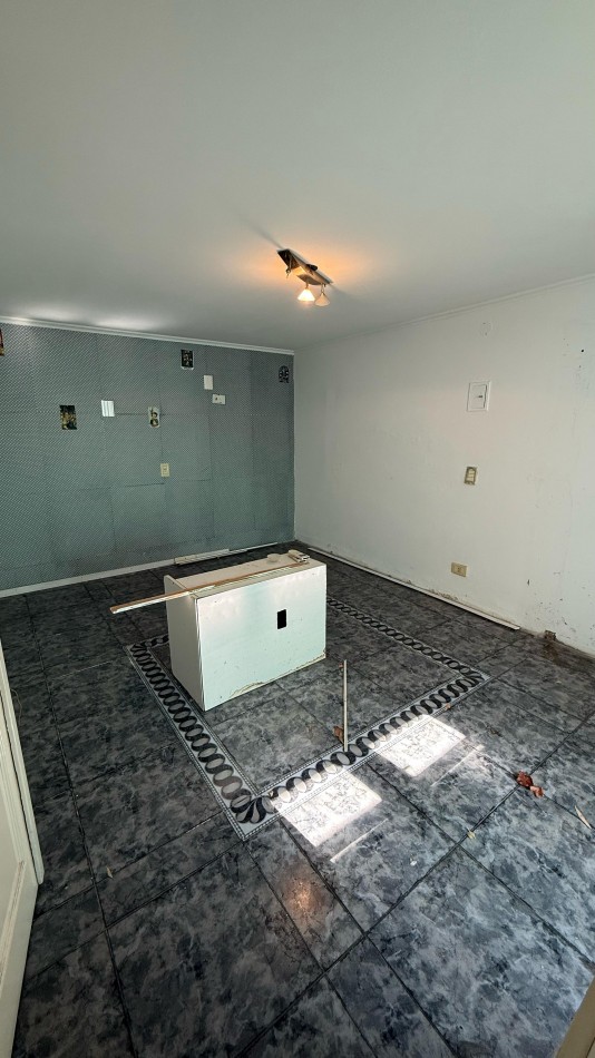 RETASADA 2 CASAS MUY AMPLIAS DE 2 DORMITORIOS CON COCHERAS Y PATIO EN NANSEN 686 