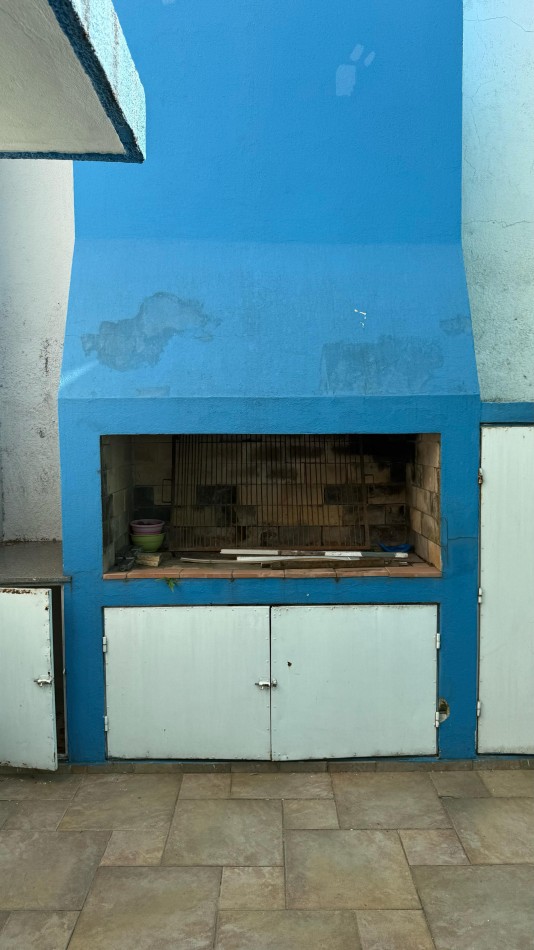 RETASADA 2 CASAS MUY AMPLIAS DE 2 DORMITORIOS CON COCHERAS Y PATIO EN NANSEN 686 