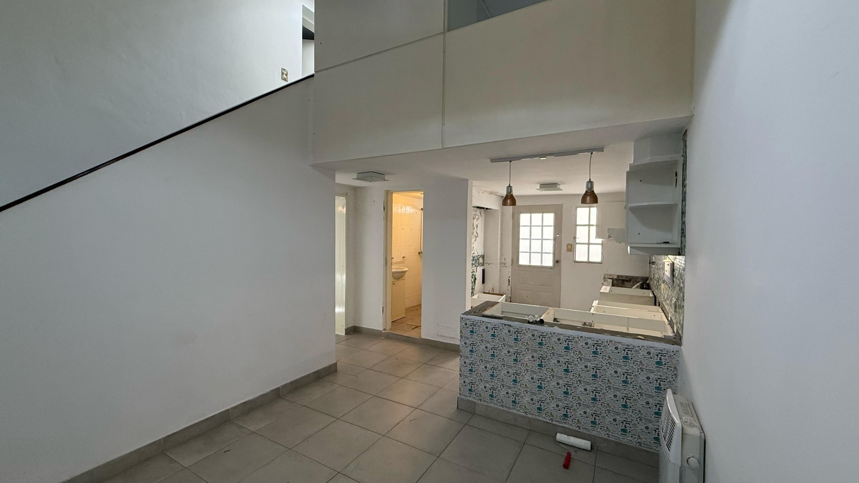 RETASADA 2 CASAS MUY AMPLIAS DE 2 DORMITORIOS CON COCHERAS Y PATIO EN NANSEN 686 