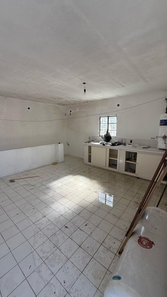 RETASADA 2 CASAS MUY AMPLIAS DE 2 DORMITORIOS CON COCHERAS Y PATIO EN NANSEN 686 