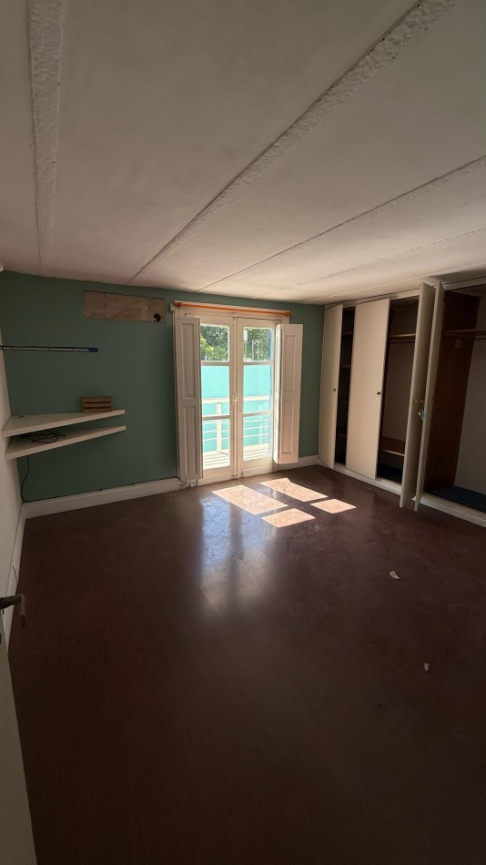 RETASADA 2 CASAS MUY AMPLIAS DE 2 DORMITORIOS CON COCHERAS Y PATIO EN NANSEN 686 