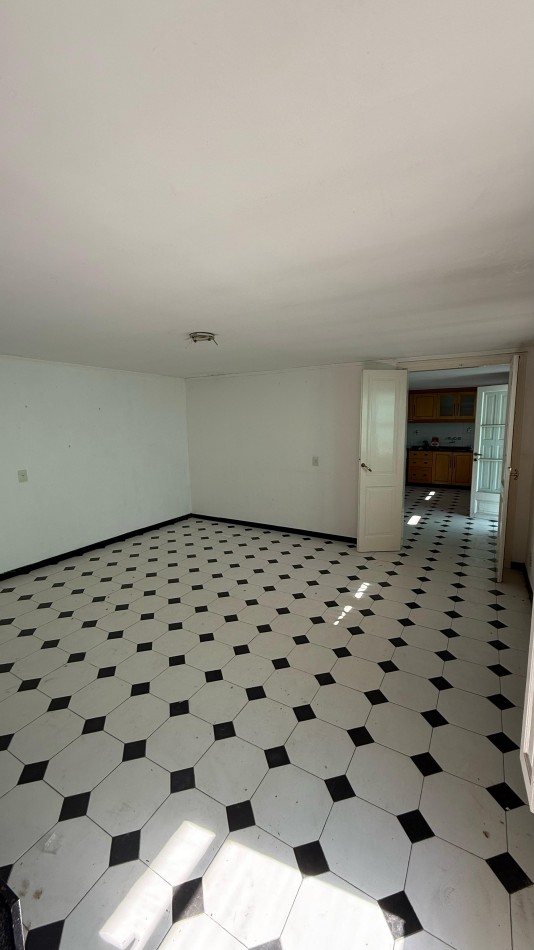 RETASADA 2 CASAS MUY AMPLIAS DE 2 DORMITORIOS CON COCHERAS Y PATIO EN NANSEN 686 