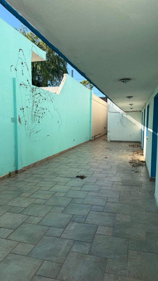 RETASADA 2 CASAS MUY AMPLIAS DE 2 DORMITORIOS CON COCHERAS Y PATIO EN NANSEN 686 