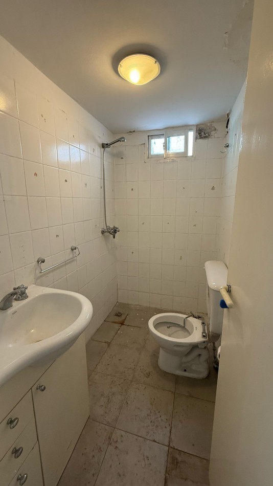 RETASADA 2 CASAS MUY AMPLIAS DE 2 DORMITORIOS CON COCHERAS Y PATIO EN NANSEN 686 