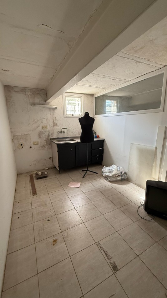 RETASADA 2 CASAS MUY AMPLIAS DE 2 DORMITORIOS CON COCHERAS Y PATIO EN NANSEN 686 