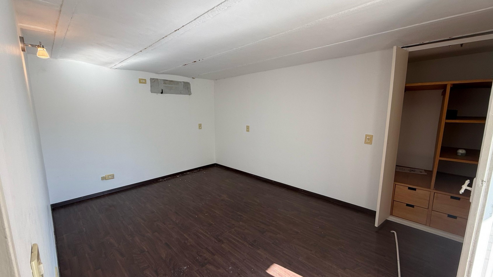 RETASADA 2 CASAS MUY AMPLIAS DE 2 DORMITORIOS CON COCHERAS Y PATIO EN NANSEN 686 