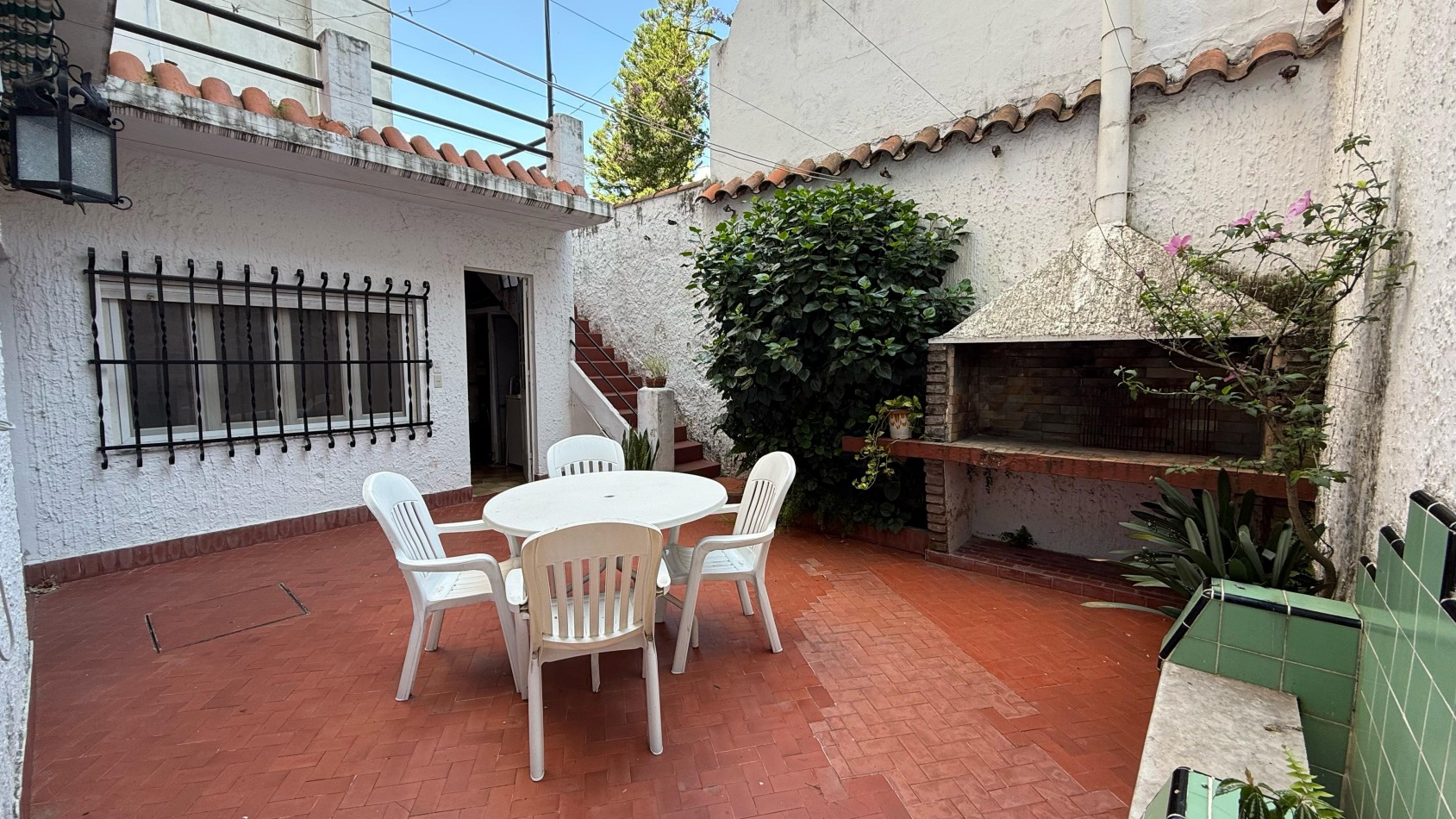 CASA PLANTA BAJA DE 2 o 3 DORMITORIOS Y PATIO