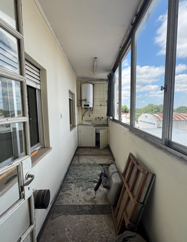 VENTA DEPARTAMENTO  2 o 3 DORMITORIOS EN SAN MARTIN Y GARAY a RECICLAR. OPORTUNIDAD DE INVERSION