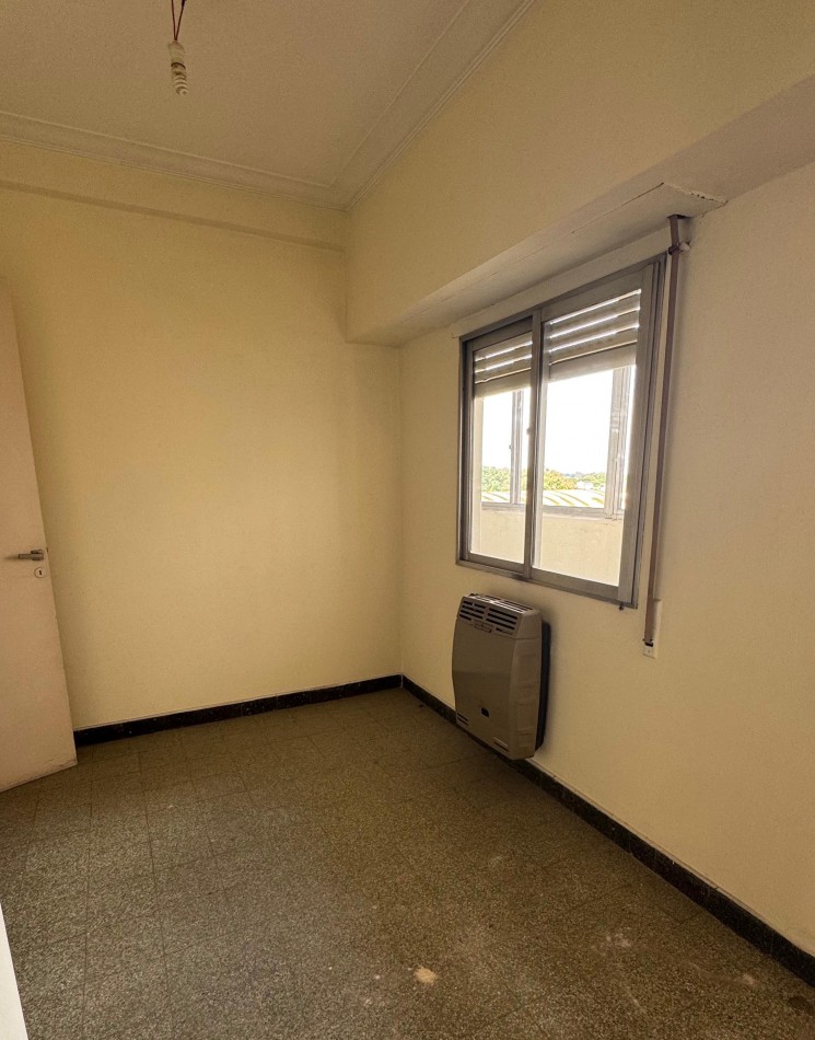 VENTA DEPARTAMENTO  2 o 3 DORMITORIOS EN SAN MARTIN Y GARAY a RECICLAR. OPORTUNIDAD DE INVERSION