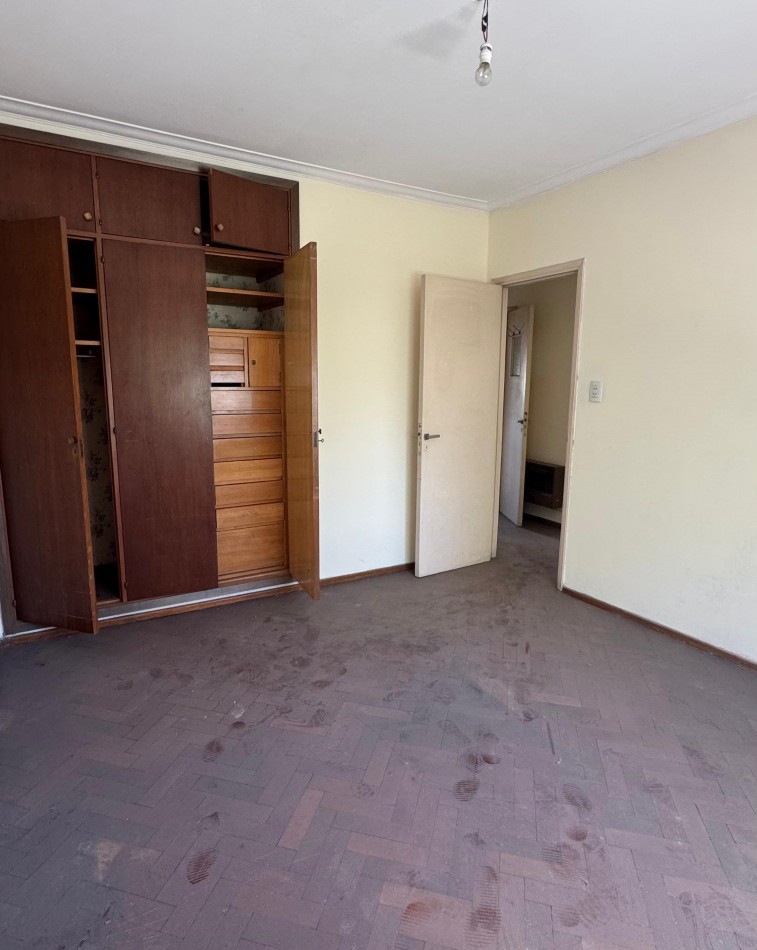 VENTA DEPARTAMENTO  2 o 3 DORMITORIOS EN SAN MARTIN Y GARAY a RECICLAR. OPORTUNIDAD DE INVERSION